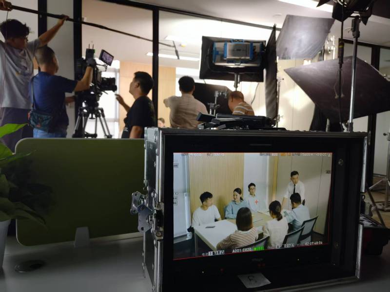 李沧区TVC拍摄公司：科技产品视觉化大师，诠释未来感与功能美学